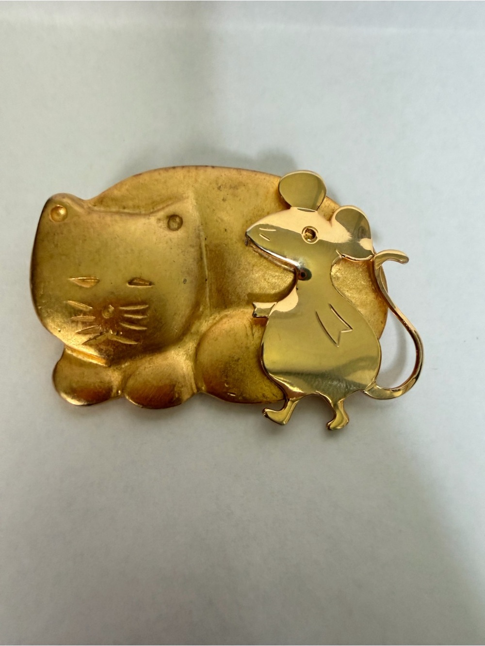 Vintage Gold Tone Cat and Mouse Brooch Sleeping Kitty Novelty Animal Figural Pin